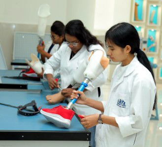 ความเป็นเลิศด้านขาเทียมและอุปกรณ์ดาม